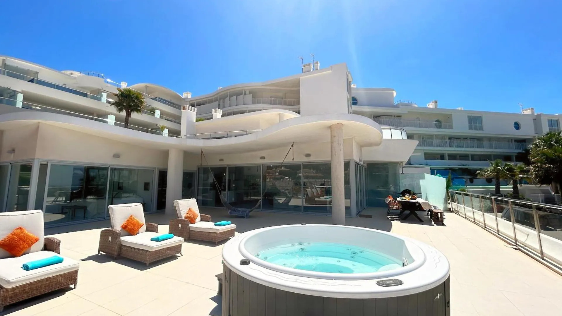 Beautiful Modern Apartement With Jacuzzi, 1 Km From The Beach location