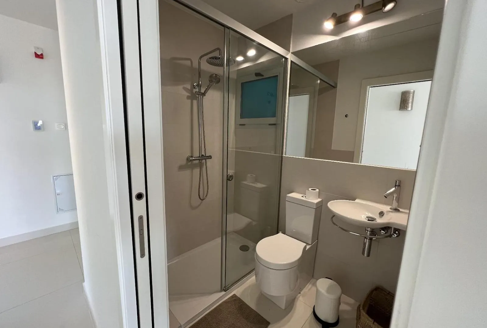 Beautiful Modern Apartement With Jacuzzi, 1 Km From The Beach Torremuelle Apartment