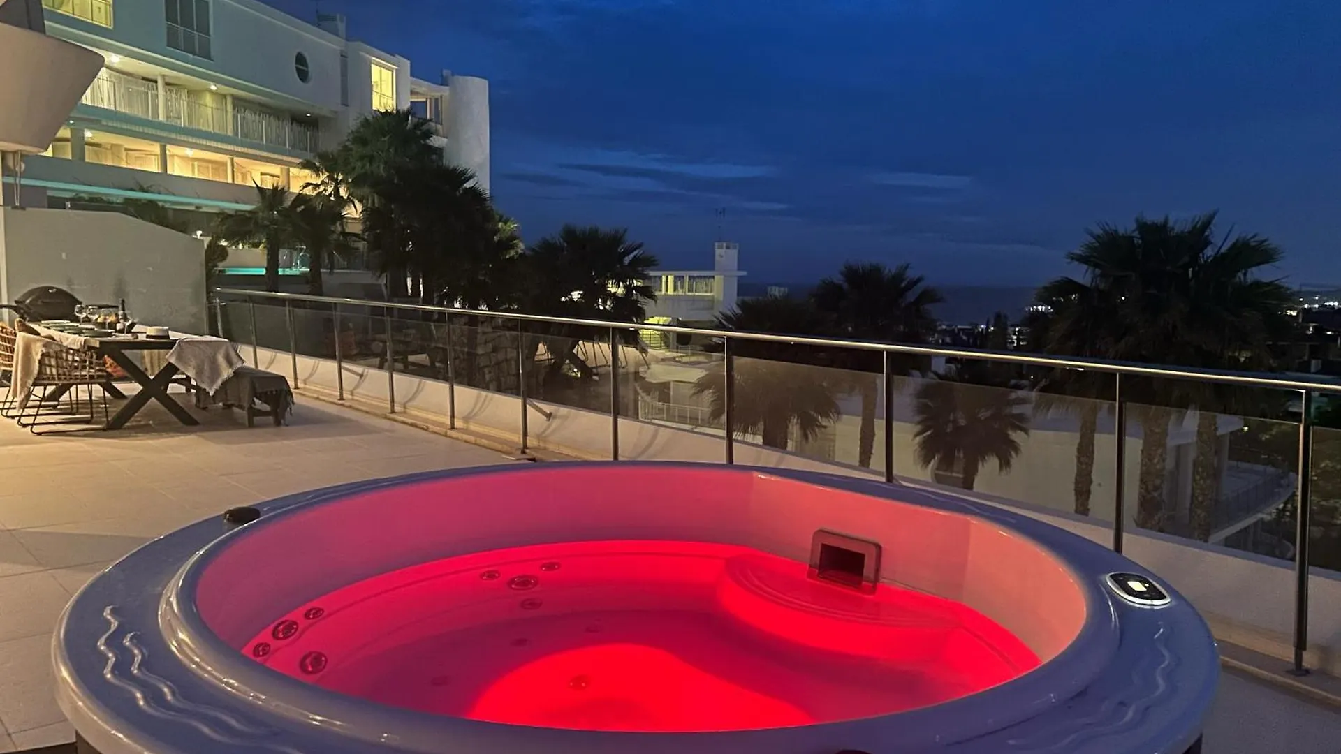 Beautiful Modern Apartement With Jacuzzi, 1 Km From The Beach Torremuelle Apartment