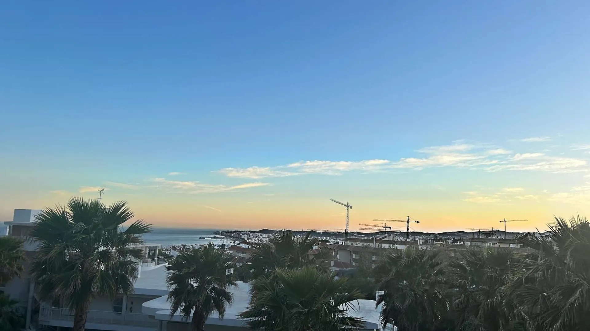 Beautiful Modern Apartement With Jacuzzi, 1 Km From The Beach Torremuelle Spain